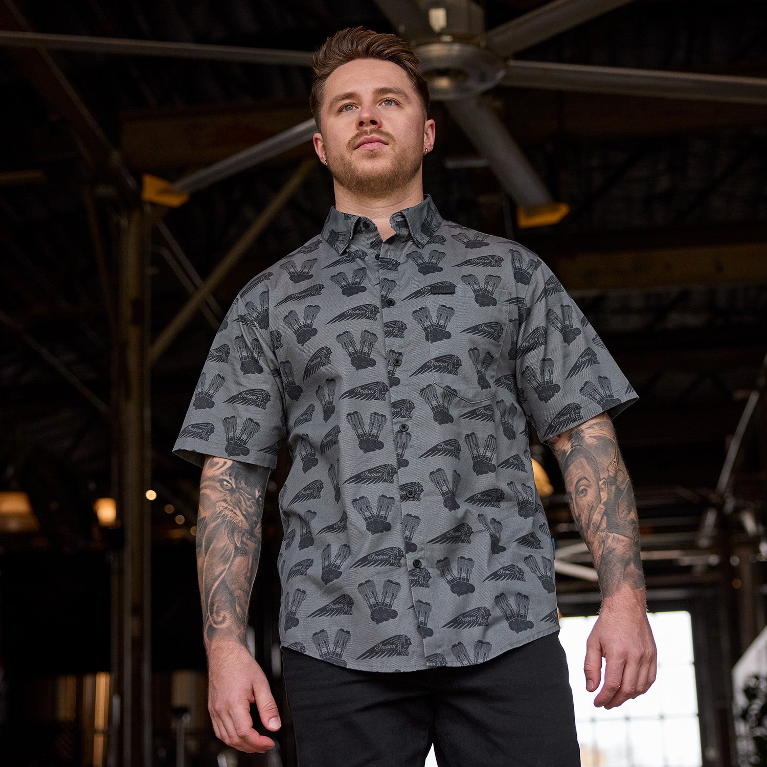 Men's Engine Headdress Print SS Shirt, Gray
